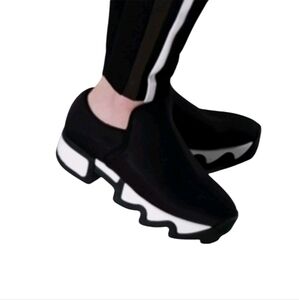 iRi WES I Black Outline Legendary Wavy Outsole Low Top Sneaker Size 10 Korea